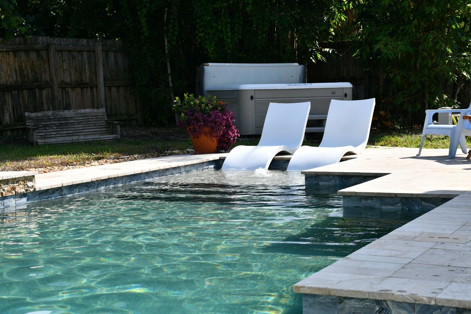 JANUARY SALE NOW!! King Suite, Walk 2 Beach, Pool, Hot Tub, Long Stay Amenities!