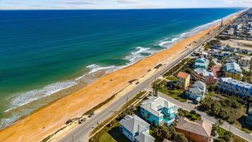 Beach nearby, sun loungers, beach towels