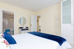 3 bedrooms, iron/ironing board, travel cot, bed sheets - YourHouse Germanor, beach house in the north of Mallorca (Son Serra de Marina)