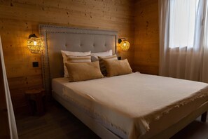 2 bedrooms, iron/ironing board, travel crib, free WiFi