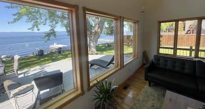 Lakefront home with Dock and lagoon access in Bigfork