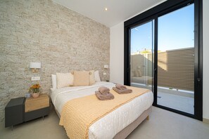 3 chambres, fer et planche à repasser, Wi-Fi gratuit, draps fournis