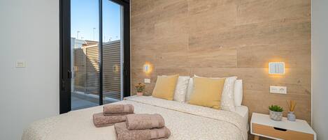 3 slaapkamers, een strijkplank/strijkijzer, gratis wifi, beddengoed