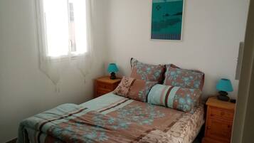 2 chambres, fer et planche à repasser, draps fournis