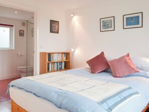 4 bedrooms, free WiFi, bed sheets - 4 bedroom accommodation in Marloes (Marloes)