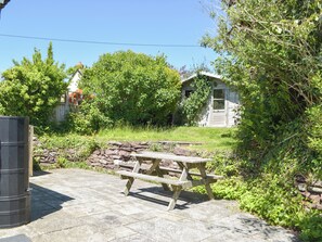 Outdoor dining - 4 bedroom accommodation in Marloes (Marloes)