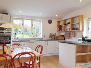 Dishwasher, high chair, freezer - 4 bedroom accommodation in Marloes (Marloes)