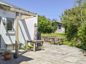 Outdoor dining - 4 bedroom accommodation in Marloes (Marloes)