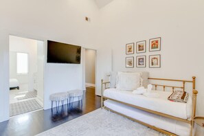 4 soveværelser, skrivebord, strygejern/strygebræt, Wi-Fi