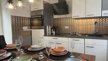 Kühlschrank, Ofen, Herdplatte, Geschirrspüler