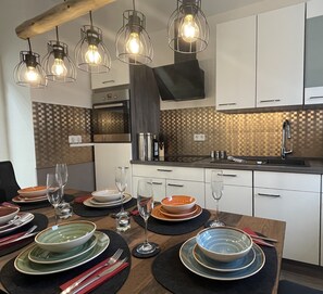 Kühlschrank, Ofen, Herdplatte, Geschirrspüler