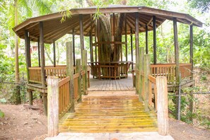Terrace/patio - The Blue Mahoe Treehouse (St. Ann's Bay)