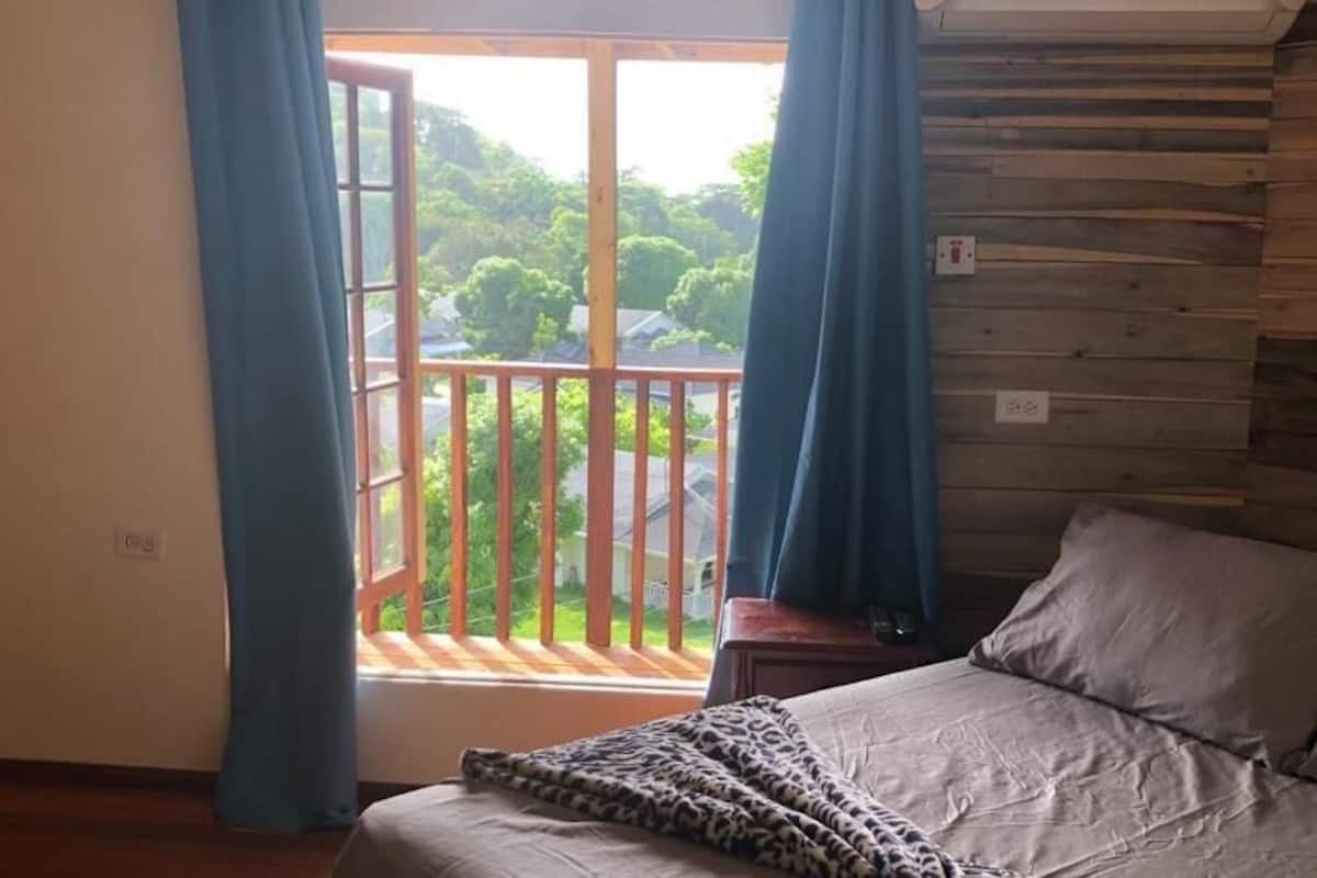 Basic House | Free WiFi