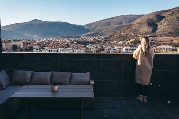 المنطقة المحيطة بالمنشأة