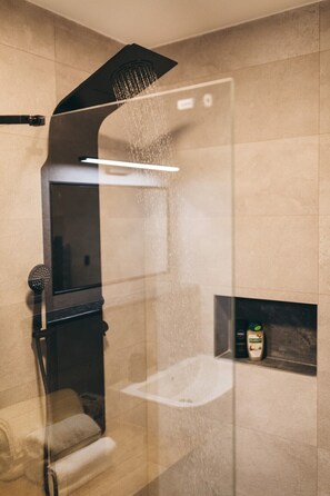 Shower, hair dryer, slippers, towels - HelloSky  Apartment Mostar (Mostar)