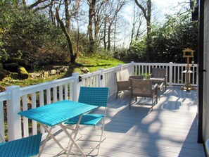 Outdoor dining - 2 bedroom accommodation in Prenteg, Porthmadog (Prenteg, Porthmadog)