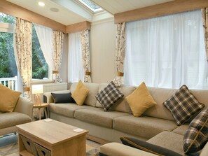 Living area - 2 bedroom accommodation in Prenteg, Porthmadog (Prenteg, Porthmadog)