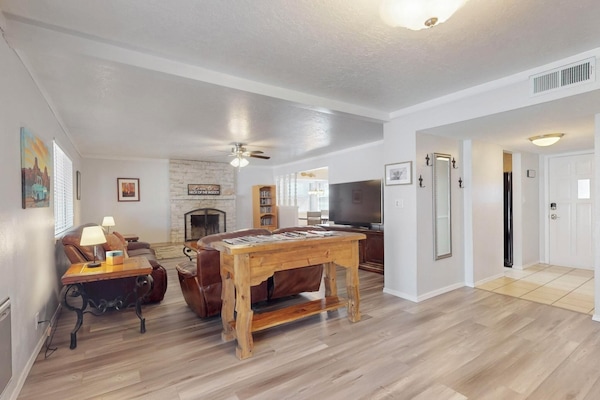 Smart-TV, Bücher, Videothek, Computerbildschirme