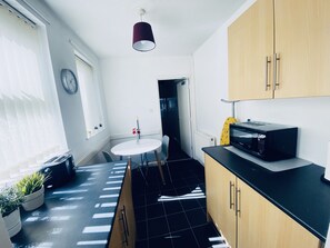 Hus, flere senger | Eget kjøkken | Kjøleskap, mikrobølgeovn, ovn og kokeplater