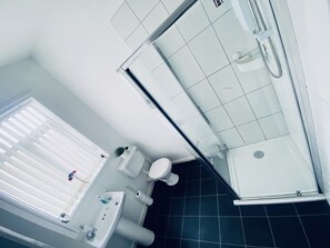Bathroom - Four Bedroom Home - Great Location - Coventry City (Coventry)