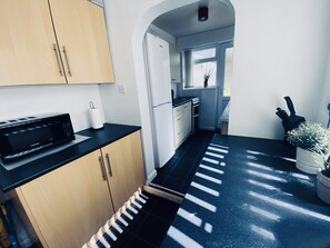 Hus, flere senger | Eget kjøkken | Kjøleskap, mikrobølgeovn, ovn og kokeplater