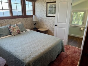5 bedrooms, iron/ironing board, free WiFi, bed sheets - Historic Waterfront Home with Chesapeake Bay View. Sleeps 9. Close to the Beach (Betterton)