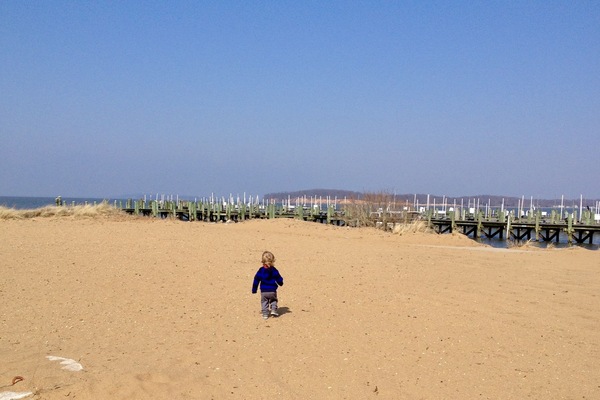 Una spiaggia nelle vicinanze, lettini da mare, teli da spiaggia