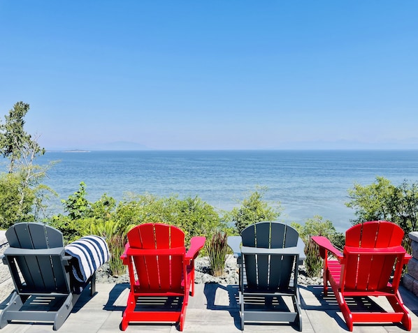 Terrace/patio - Oceanfront Sunsets (Nanaimo)