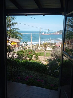 Interior - House with barbecue area overlooking the sea. (SC)