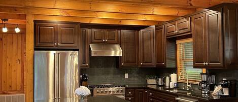 冰箱、微波炉、烤箱、炉灶