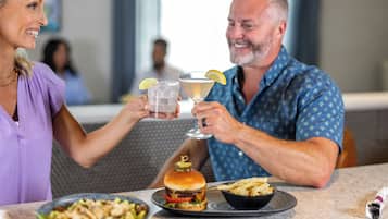 2 restaurants; lunch and dinner served