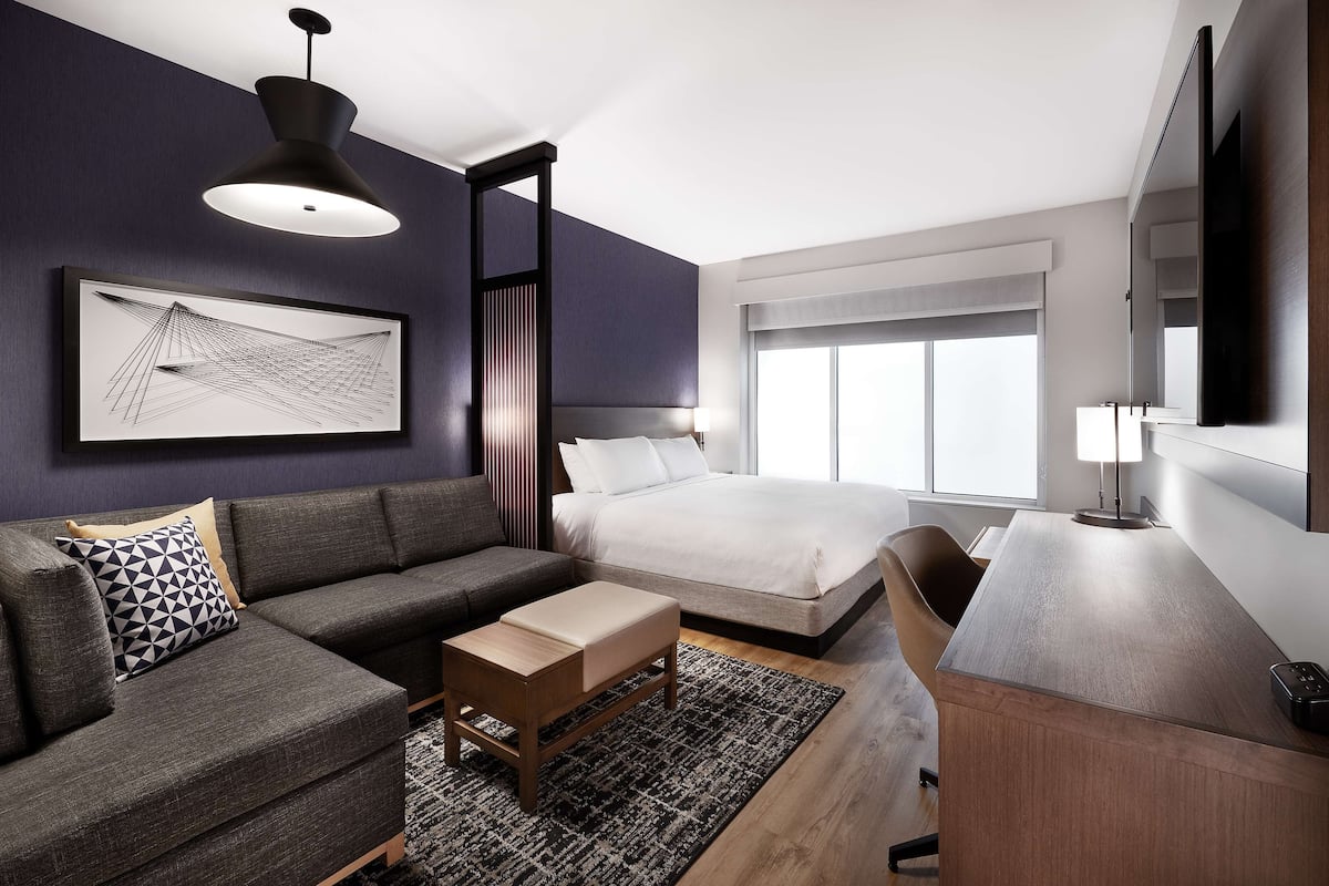 Premium bedding, in-room safe, desk, laptop workspace