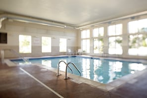 Una piscina cubierta