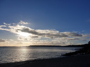 Beach - Cabin with countryside views, close to Saundersfoot & Tenby (Ludchurch)