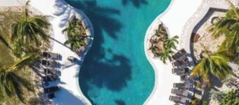 Beautiful Ocean View 3 Bedroom Condo on the Beach