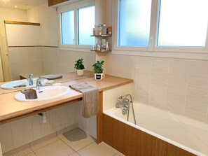 Badewanne, Haartrockner