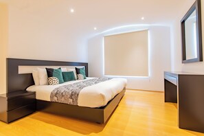 3 bedrooms, in-room safe, iron/ironing board, travel crib