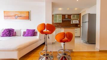 TV, books, stereo, offices