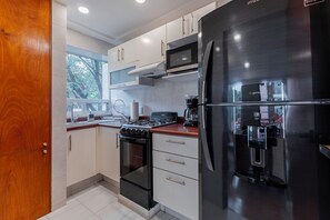 Refrigerador, microondas, horno, placa de cocina