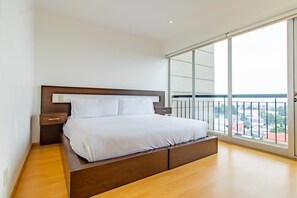 2 chambres, coffres-forts dans les chambres, bureau