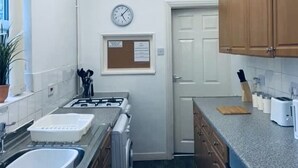Unclassified image, 3 of 18, button - Cosy Four Bedroom Home in Coventry (Coventry)