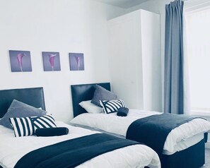 House, Multiple Beds | 4 bedrooms, iron/ironing board, free WiFi, bed sheets - Cosy Four Bedroom Home in Coventry (Coventry)