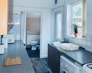 Room - Cosy Four Bedroom Home in Coventry (Coventry)