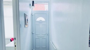 Unclassified image, 5 of 18, button - Cosy Four Bedroom Home in Coventry (Coventry)