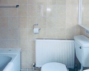 House, Multiple Beds | Bathroom | Combined shower/tub, deep soaking tub, hair dryer, towels - Cosy Four Bedroom Home in Coventry (Coventry)