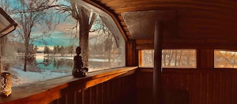 Romantic Cabin Right on the Lake With Fire Place