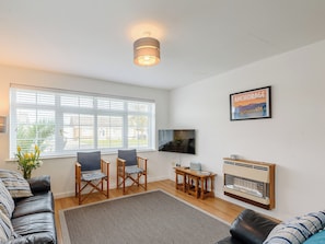 Living area - 3 bedroom accommodation in Sandilands, near Mablethorpe (Sandilands, near Mablethorpe)