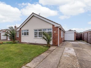 Exterior - 3 bedroom accommodation in Sandilands, near Mablethorpe (Sandilands, near Mablethorpe)