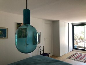 5 slaapkamers, een strijkplank/strijkijzer, wifi, beddengoed