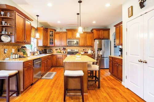 Beautiful and Spacious home w/Outdoor Kitchen
